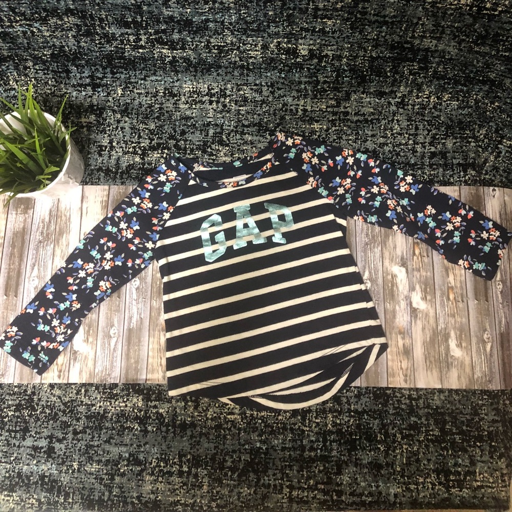 Gap  navy shirt w/ flowers 💐. Size 18-24 months
